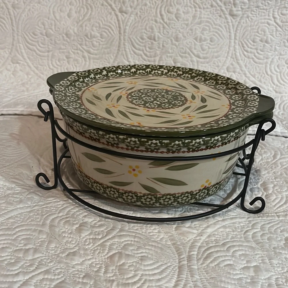 Temptations Old World 2 quart dish with‎ box